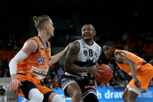 不仅帮助队 不仅帮助队